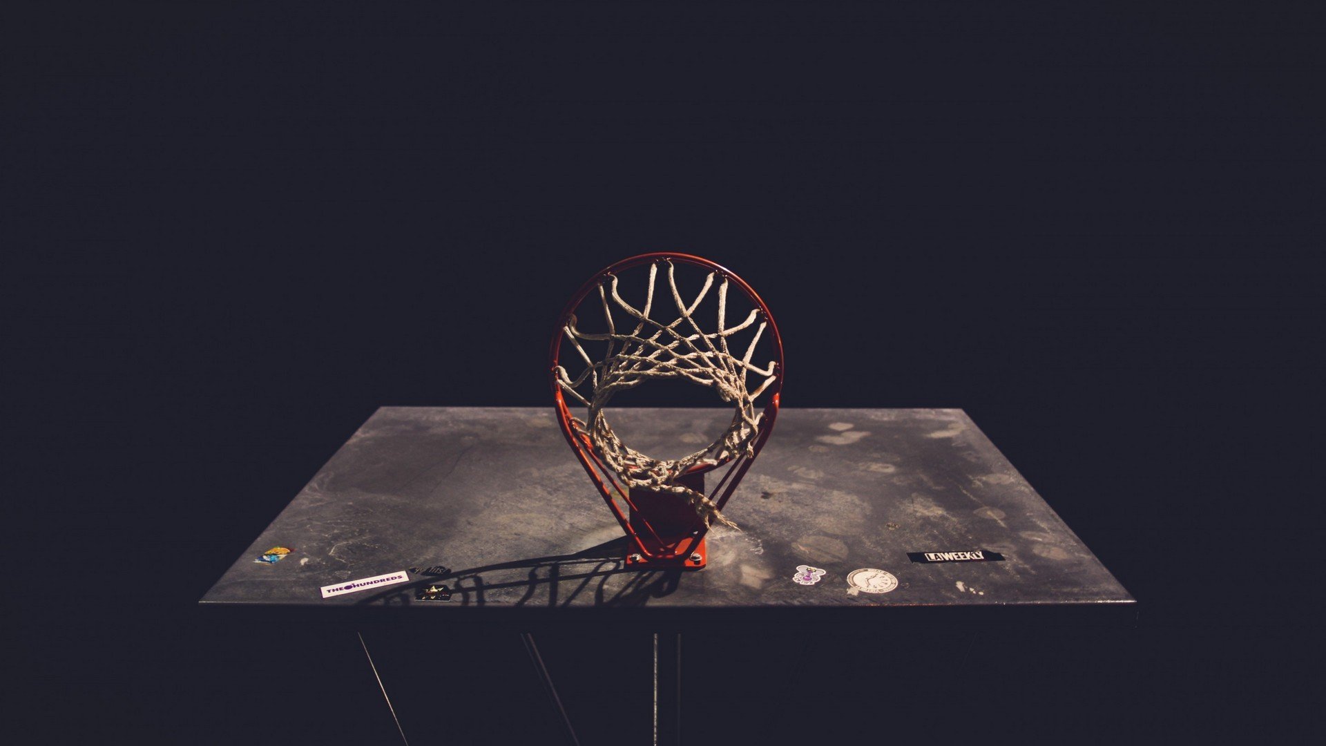乐鱼在线开户平台-NBA跨界闹剧,活塞备战英超,篮网深陷西甲争议,媒体齐呼止颓势